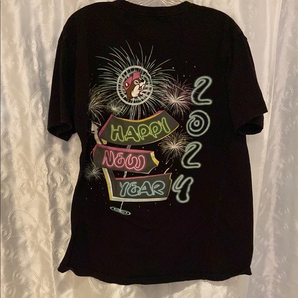 buc-ee’s Tops - Buc-ee’s Happy New Year 2024 Graphic Tee Adult Size Large 🔥 YB5